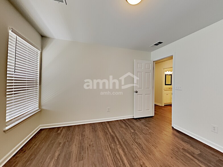 Building Photo - 1703 Kendall Cove Ln