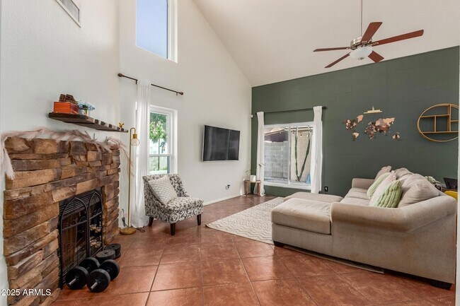 Building Photo - 518 E Kerry Ln