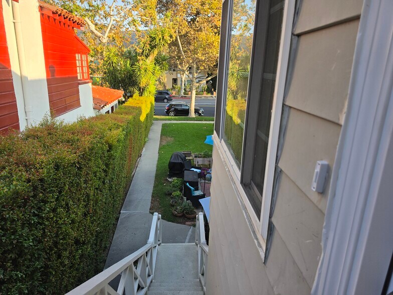 Building Photo - 2913 W Riverside Dr
