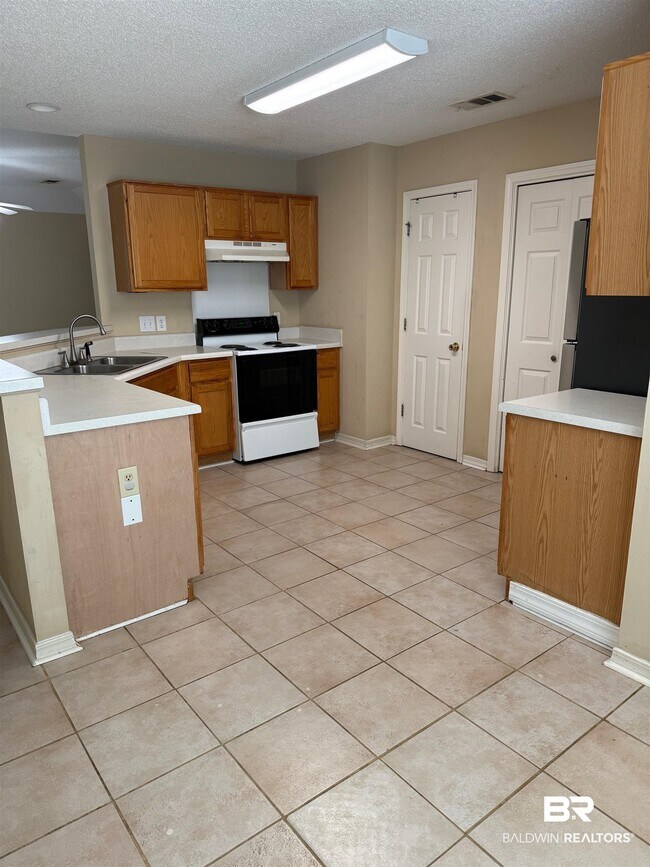 Building Photo - 406 Belle Chase Ct N