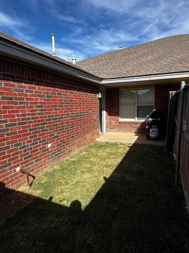 Building Photo - 3111 109th St