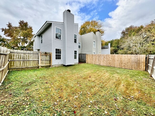 Building Photo - Updated & Ready For You On 12-05-25! A Pet-Friendly Home w/Attached Garage, All Appliances Convey...