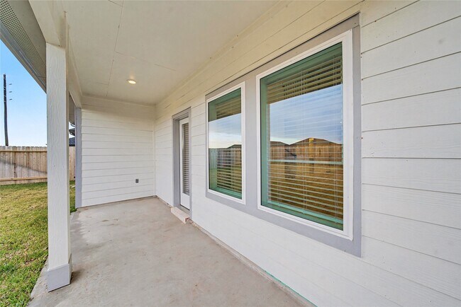 Building Photo - 4215 Camden Lakes St