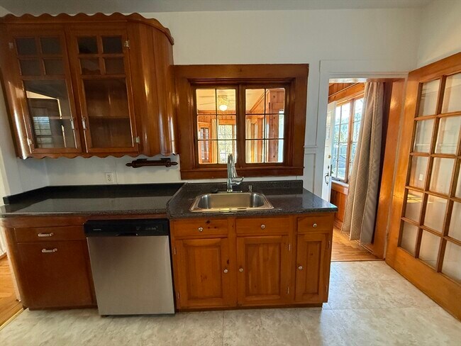 Building Photo - 9 Chilton St