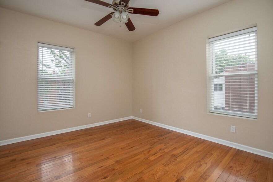 Building Photo - 6025 Kingsbury Ave