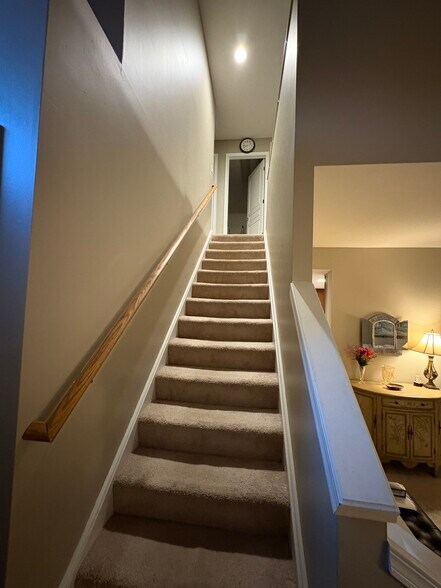 Building Photo - 305 Devoe Dr