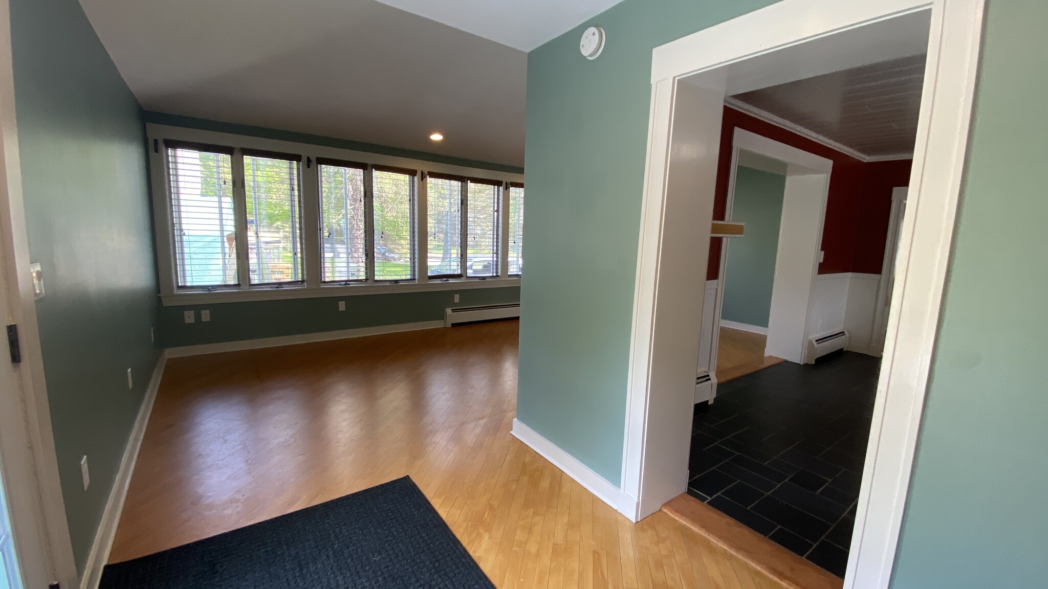 Living Room - 154 Beach St