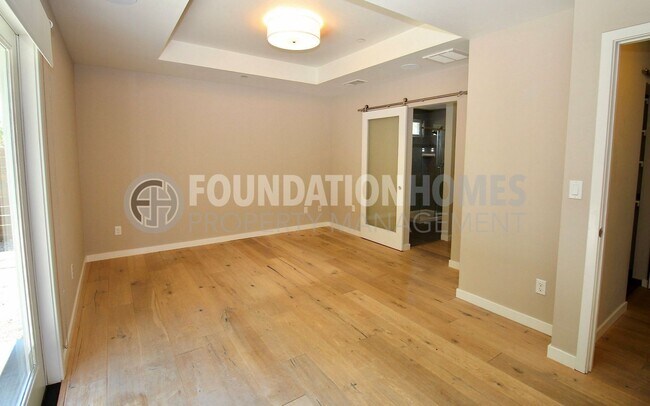 Building Photo - Remodeled 4BD/2BA in Prime Tiburon Locatio...