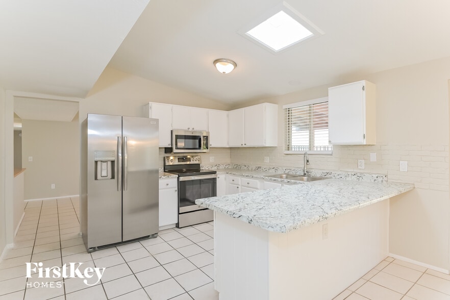 Building Photo - 9801 E Domenic Ln