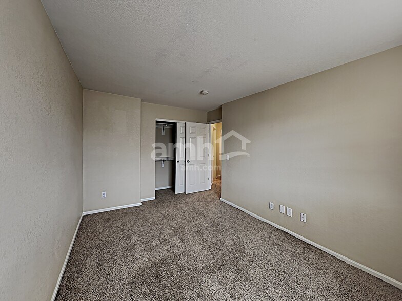 Building Photo - 4259 S Killarney St