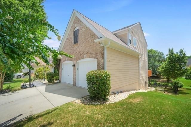 Building Photo - 585 Marylebone Dr