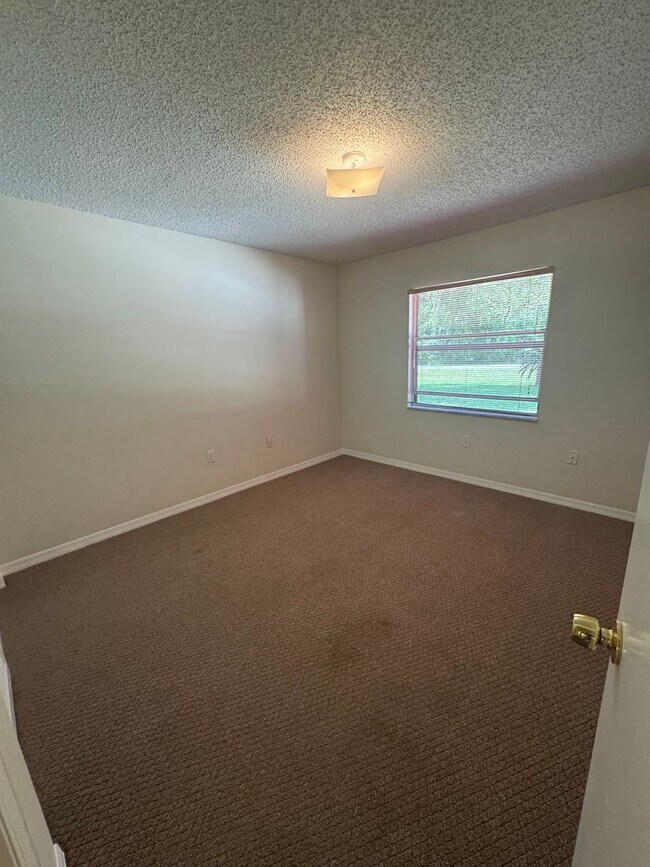Building Photo - Spacious 3BR/2BA Home in Rainbow Acres – L...