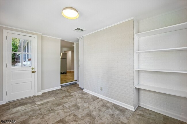 Building Photo - 32 Center St