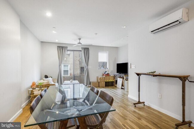 Building Photo - 1306 Hope St