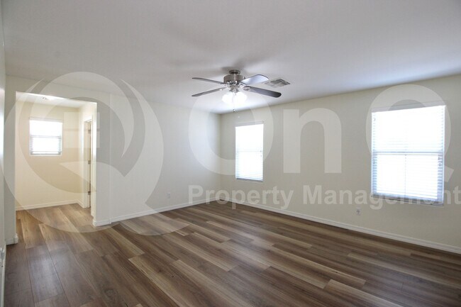 Building Photo - 139 E Bluejay Dr