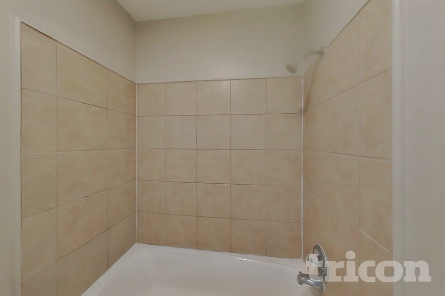 Building Photo - 3815 Regency Dr