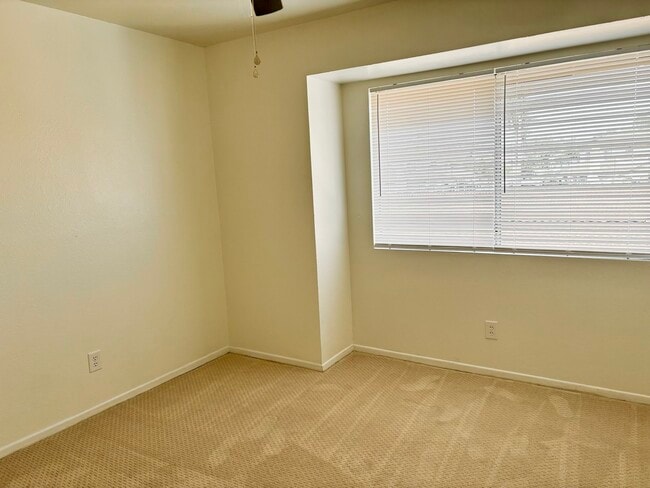 Building Photo - 9885 Caspi Gardens Dr