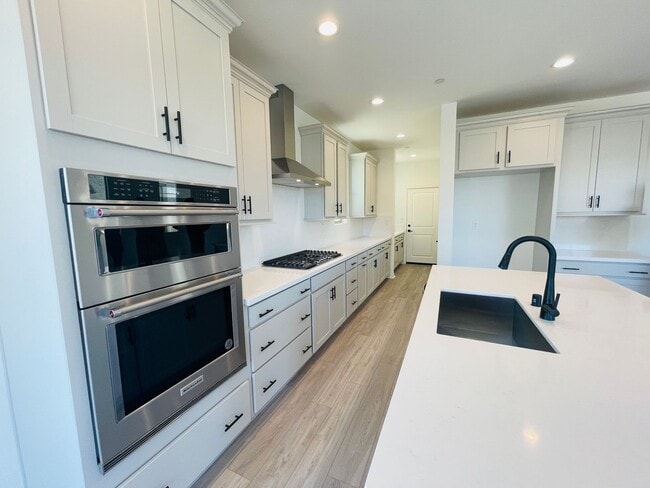 Building Photo - Located in the highly sought-after master-planned community of The Preserve at Chino, this modern...