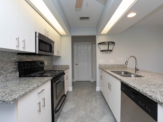 Building Photo - 2-Bed, 2-Bath Venice Home with Brand New Roof and AC