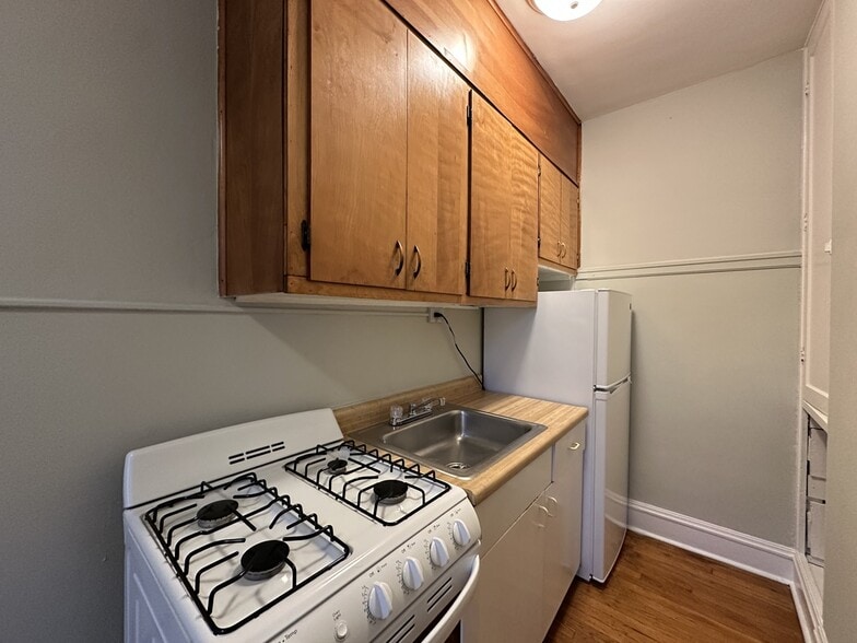 Building Photo - 4632 N Paulina St