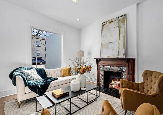 Building Photo - Victorian Gem next to Cheesman Park!
