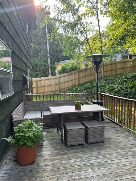 Building Photo - 2101 Bellevue Ave