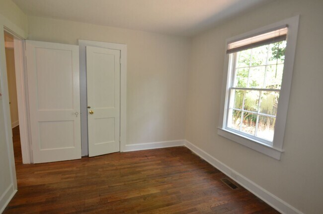 Building Photo - Charming 2-Bedroom, 2-Bath Single-Family Home with Sunroom & Wooded Views