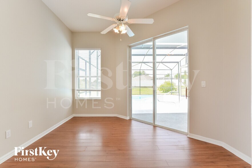 Building Photo - 733 Via Bianca Dr