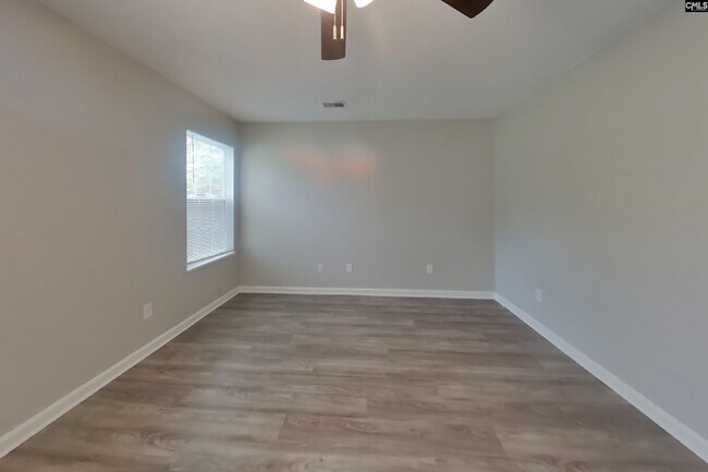Building Photo - 308 Fox Trot Dr
