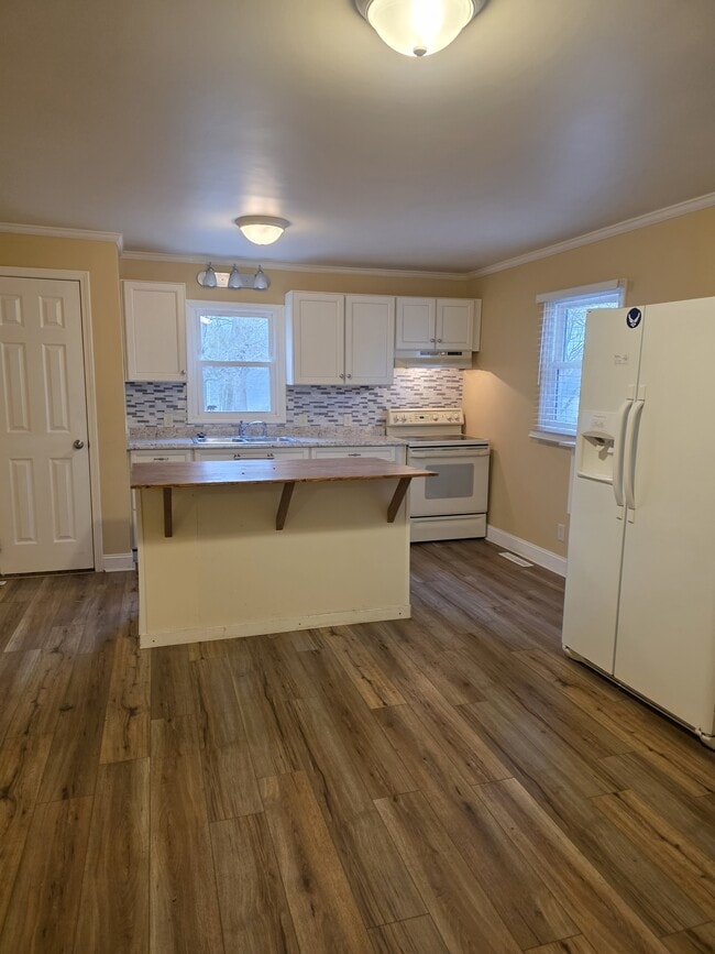 Building Photo - 420 Peach St