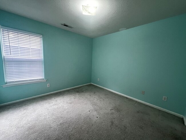 Building Photo - Huntersville