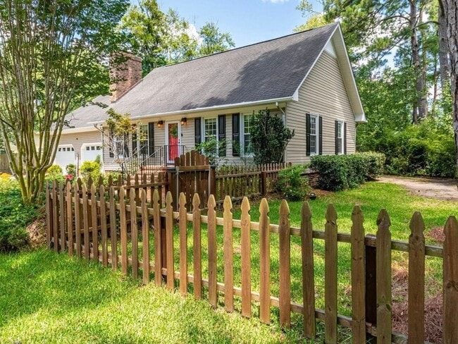 Building Photo - 379 Red Fox Rd