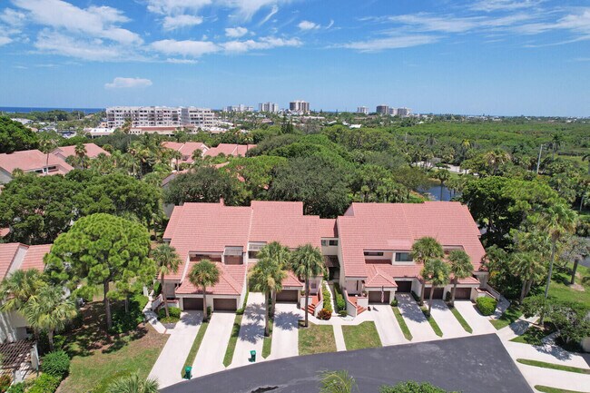 Building Photo - 204 Sea Oats Dr