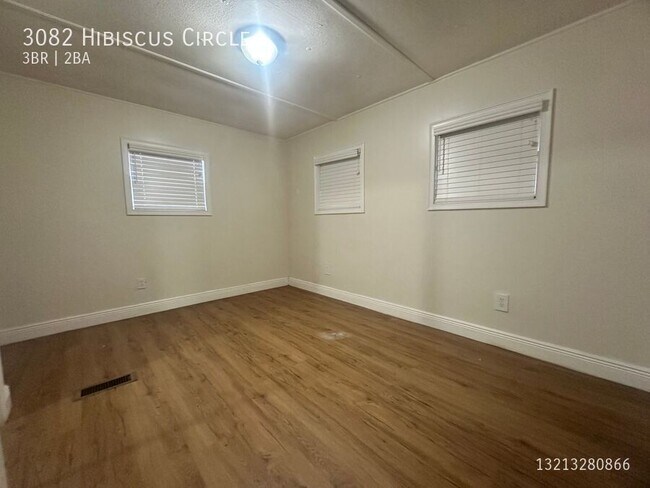 Building Photo - 3082 Hibiscus Cir
