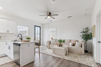 Building Photo - 211 Cicero St