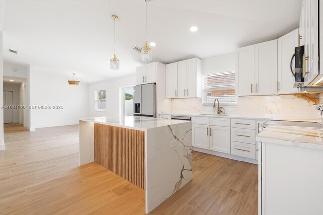 Building Photo - 102 SW 13th Ave