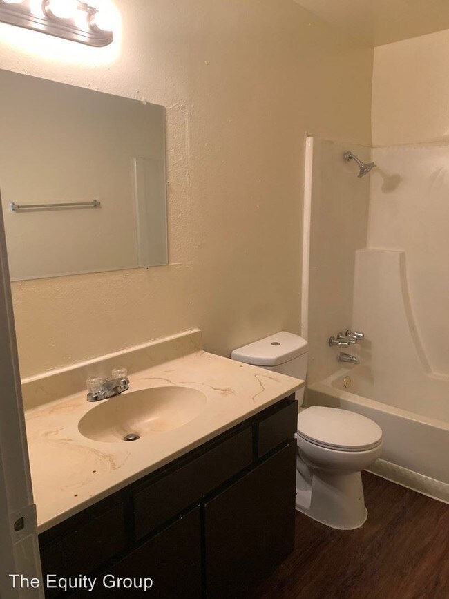 Building Photo - 615 S Demaree St