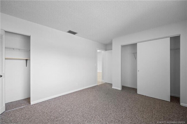Building Photo - 3011 SE Aster Ln