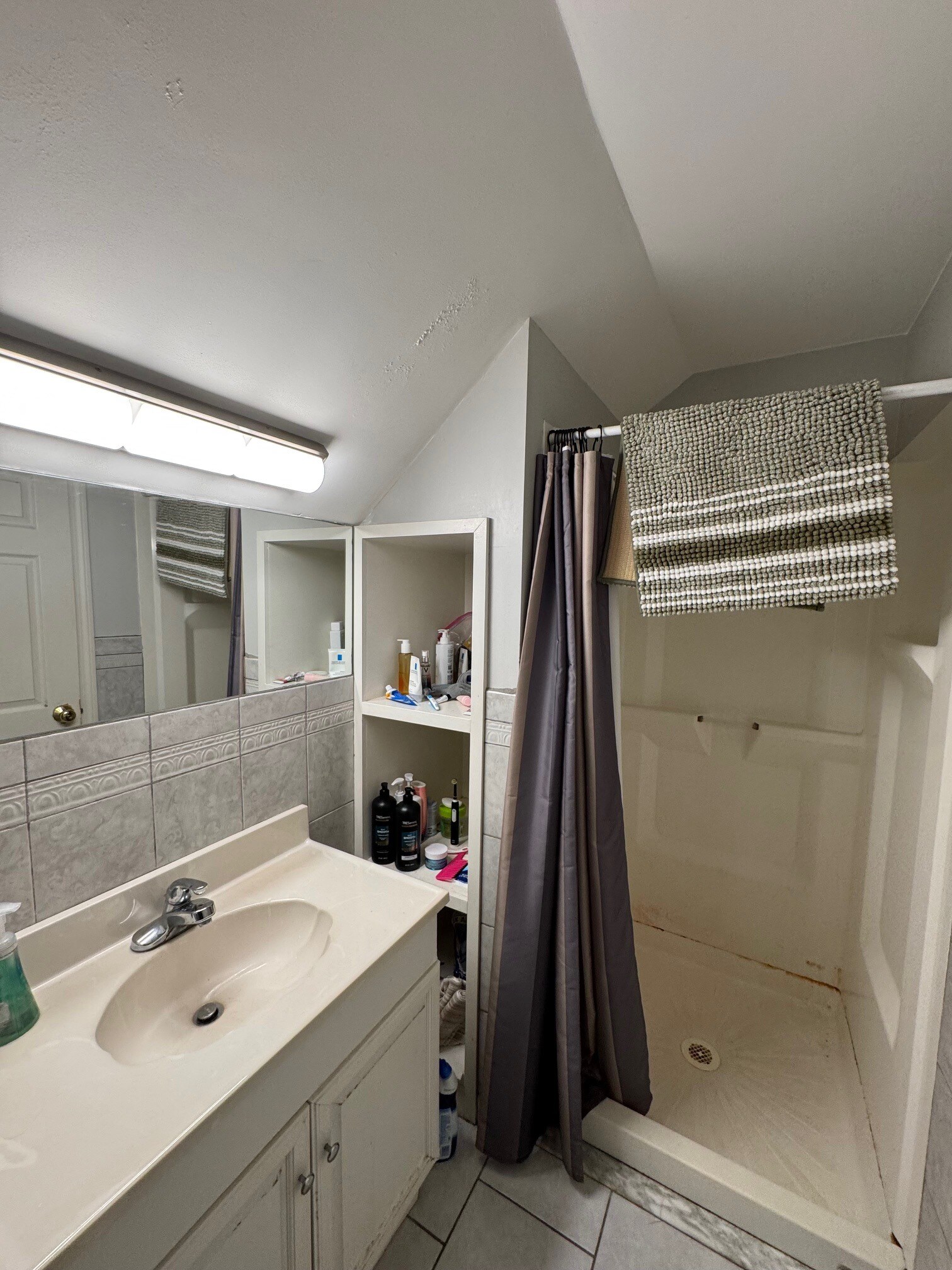 Building Photo - 20 Benton Rd