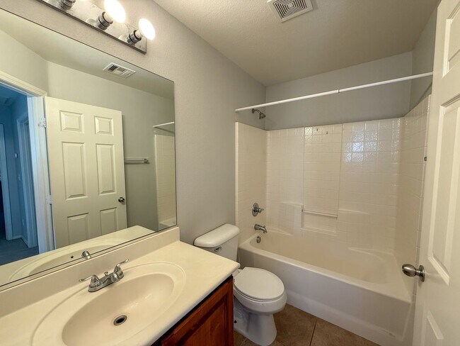 Building Photo - Charming 3/BD 2.5/ BA Home in Centennial with Spacious Backyard