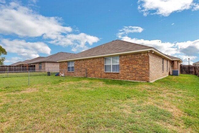 Building Photo - 319 Cedar Ridge Dr