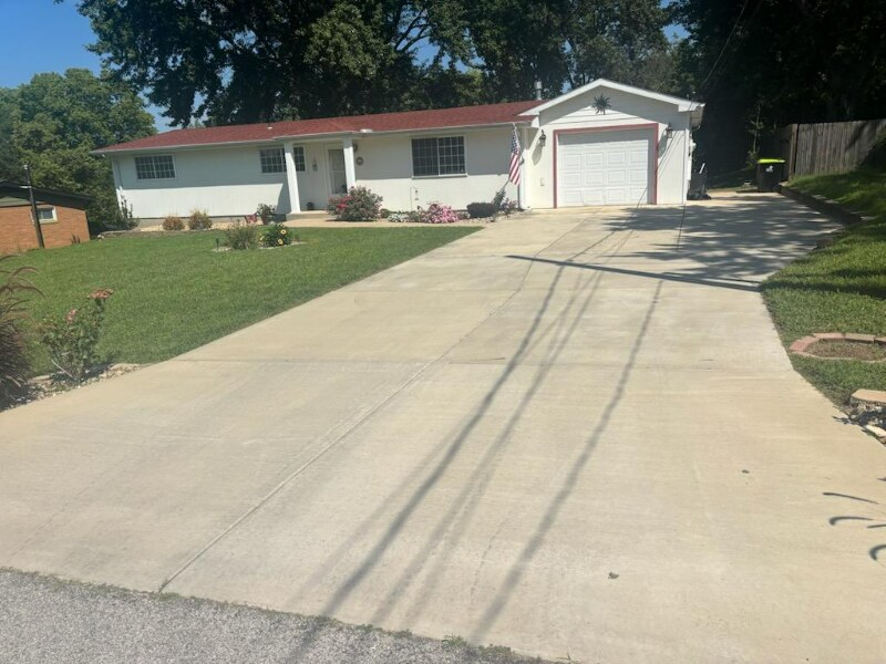 Building Photo - 201 Fenestra Ln
