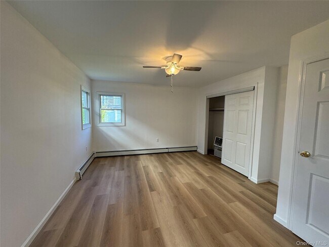 Building Photo - 542 E Pine St