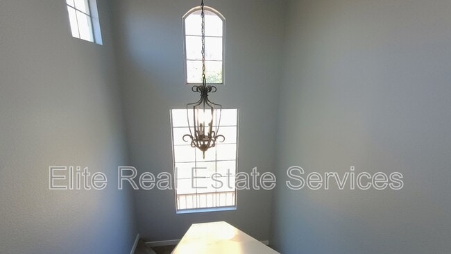 Building Photo - 1138 Calle Dulce