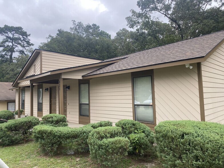 Building Photo - 921 Odom Dr