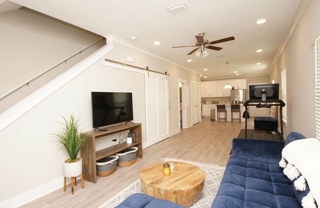 Building Photo - Great Location in Freeport