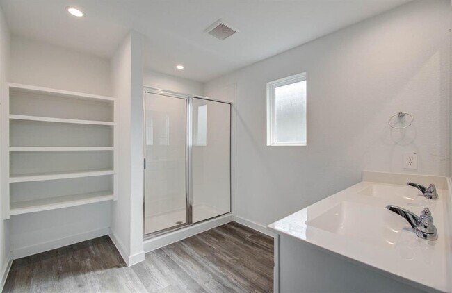 Building Photo - 1010 Desert Willow Dr