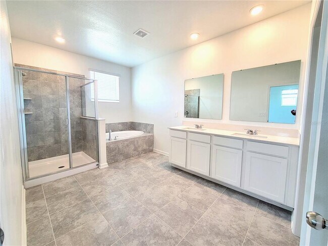 Building Photo - 241 Bogey Dr