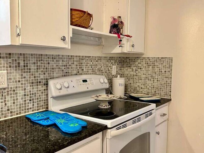 Building Photo - 7811 43rd Ave Dr W