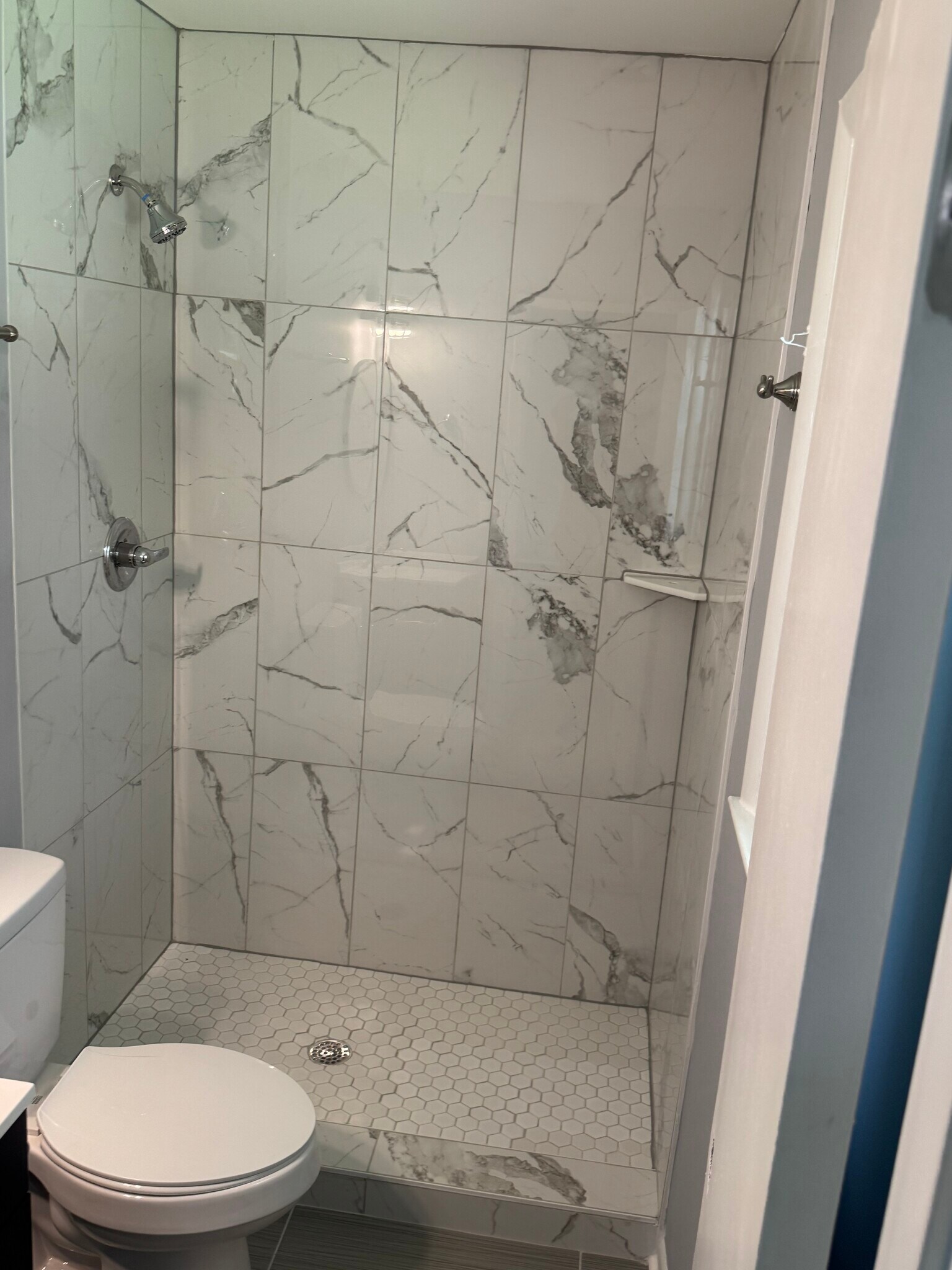 Walking shower - 5202 Fitzgerald Dr